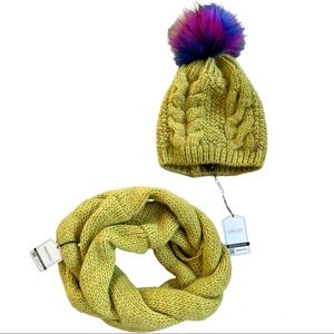 Green Knitted matching toque and scarf from the EU- NWT